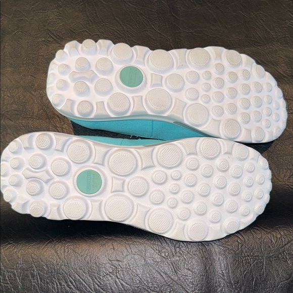 Skechers Turquoise Casual Slip-Ons, size 7 - Picture 9 of 10